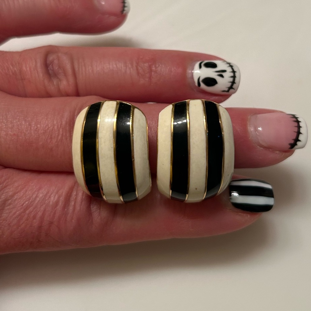 Vintage Clip On Earrings